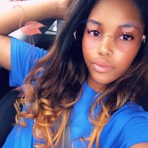 Meet your Posher, Monea